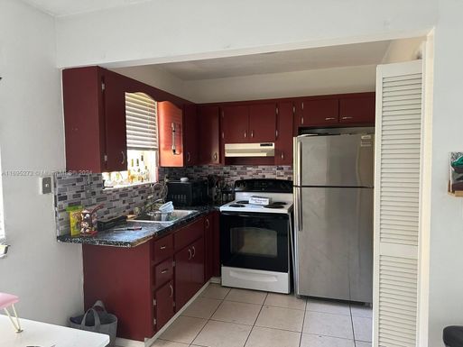 2826 Van Buren St # 18, Hollywood FL 33020