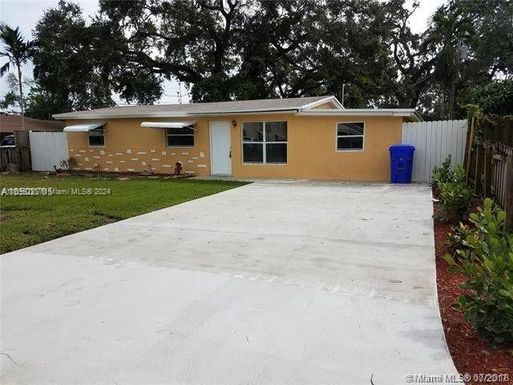 5620 Freedom St, Hollywood FL 33021