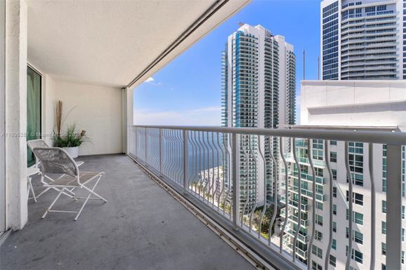 1200 Brickell Bay Dr # 2707, Miami FL 33131