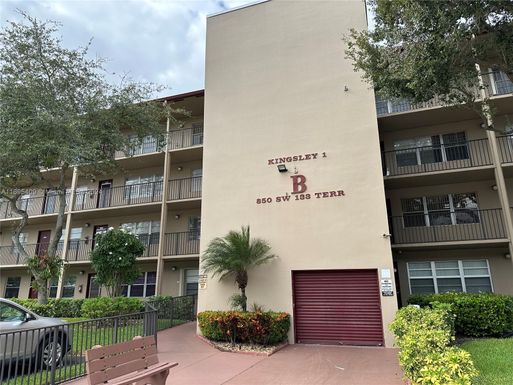 850 SW 133rd Ter # 105B, Pembroke Pines FL 33027