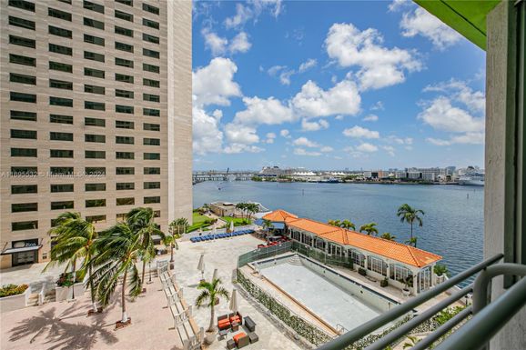 335 S Biscayne Blvd # 1108, Miami FL 33131