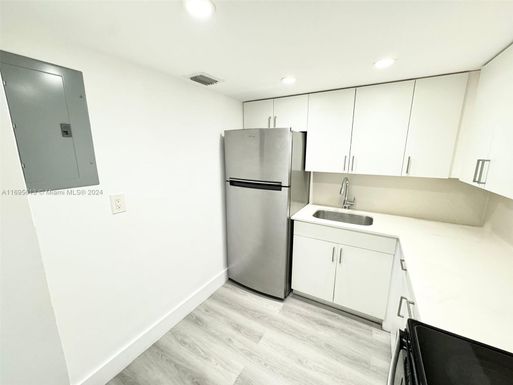 8101 Crespi Blvd # 306, Miami Beach FL 33141