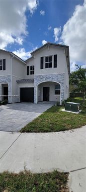 1010 SE 26th Ter, Homestead FL 33035