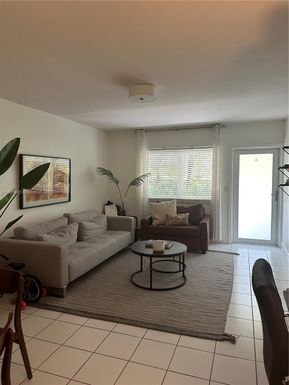 4780 Pine Tree Dr # 4, Miami Beach FL 33140