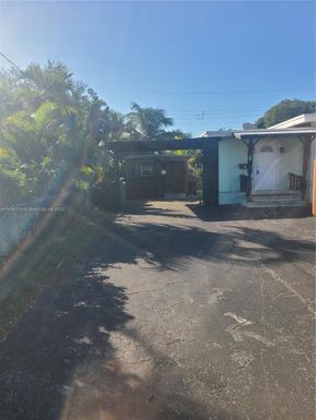 14 SE 14th St rear, Dania Beach FL 33004