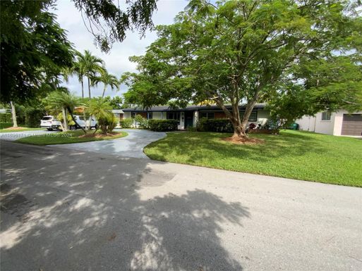 9221 SW 165th St, Palmetto Bay FL 33157