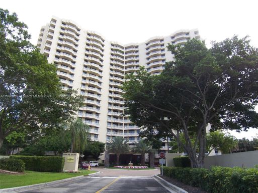 3300 NE 191 St # 308, Aventura FL 33180