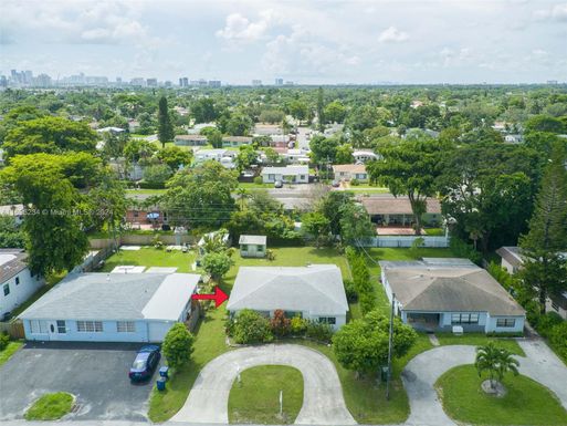 617 SW 4th Ct, Hallandale Beach FL 33009