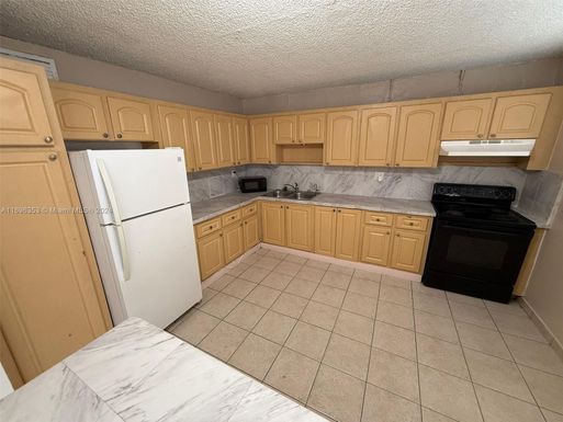 1335 W 68th St # 206, Hialeah FL 33014