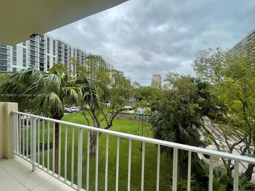 11111 Biscayne Blvd # 3F, Miami FL 33181