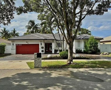 8939 NW 165th Ter, Miami Lakes FL 33018