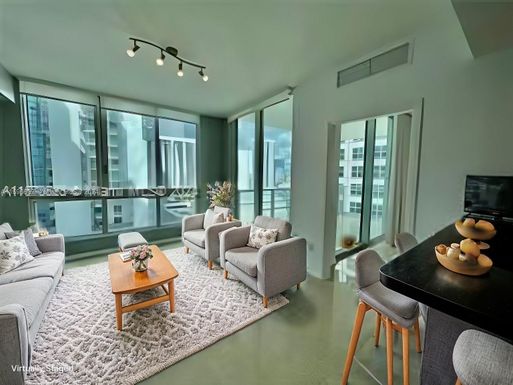 300 S Biscayne Blvd # 3011, Miami FL 33131