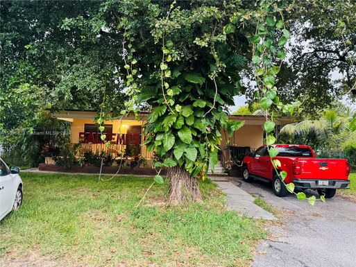 5780 SW 17th St, Miami FL 33155