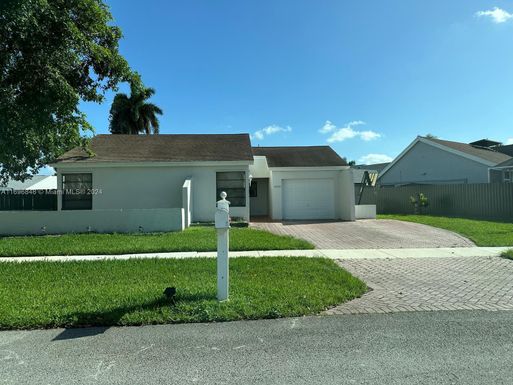 16660 Redwood Way, Weston FL 33326