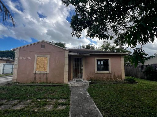 910 NW 123rd St, North Miami FL 33168