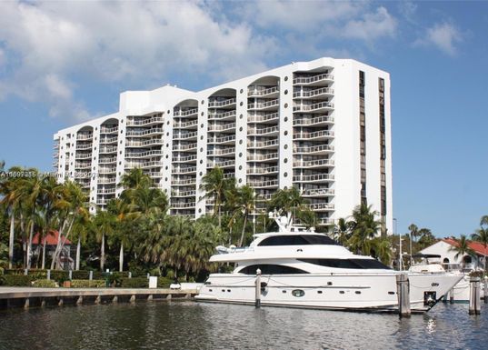 3610 Yacht Club Dr # 208, Aventura FL 33180