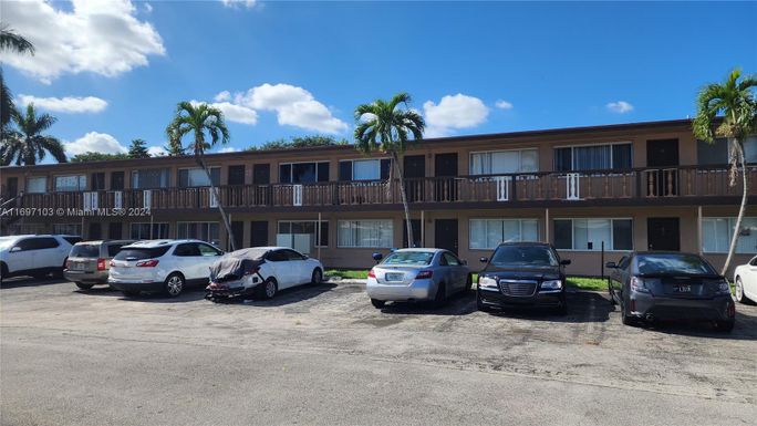 170 SW 11th Ave # 14, Hallandale Beach FL 33009