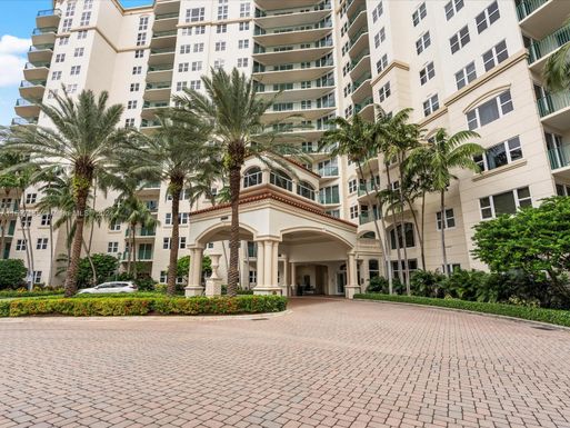 20000 E Country Club Dr # 416, Aventura FL 33180