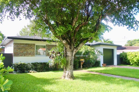 5810 SW 10th St, West Miami FL 33144