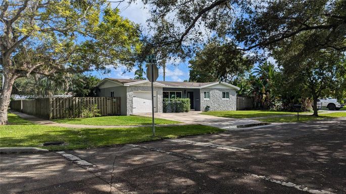 5200 SW 93rd Ave, Cooper City FL 33328