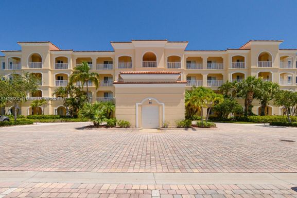 35 Harbour # 102, Fort Pierce FL 33949