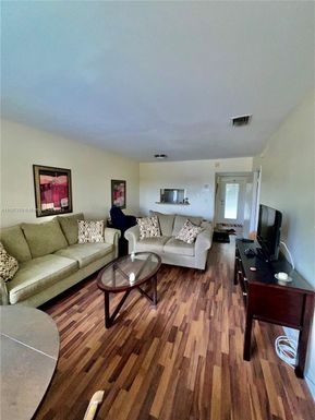 5103 NW 35th St # 606, Lauderdale Lakes FL 33319