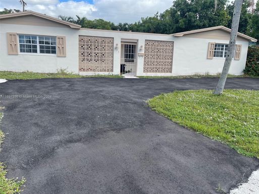 531 SW 70th Ter, Pembroke Pines FL 33023