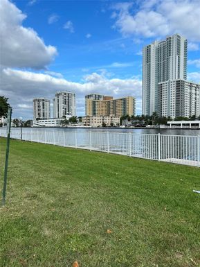 800 Parkview Dr # 912, Hallandale Beach FL 33009