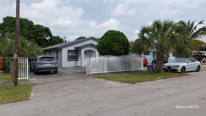 553 E 61st St, Hialeah FL 33013