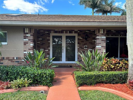 1351 White Stone Way, Davie FL 33325