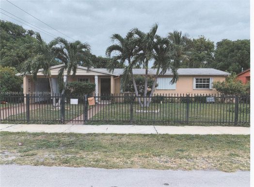 421 NW 184th Ter, Miami Gardens FL 33169