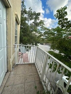 9 E 4th St # 204, Hialeah FL 33010