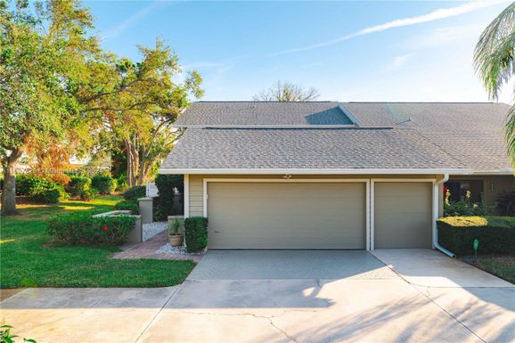 34210 Avenida Madera # B, Bradenton FL 34210