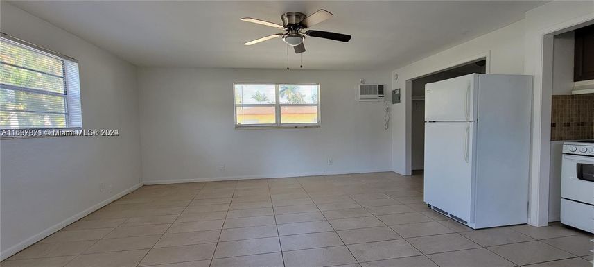 229 SE 1st St # 3, Dania Beach FL 33004