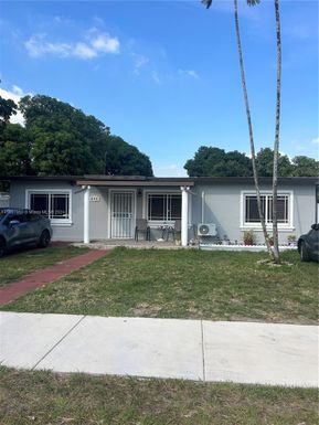 831 E 13th St, Hialeah FL 33010