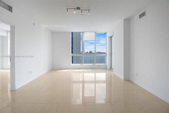 300 S Biscayne Blvd # 2212, Miami FL 33131