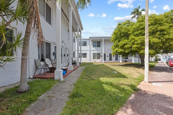 8100 Crespi Blvd # 3, Miami Beach FL 33141