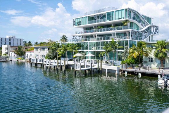 8425 Crespi Blvd # 303, Miami Beach FL 33141