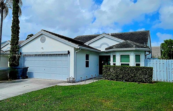 2975 Torrey Pine Ln, Lake Worth FL 33462