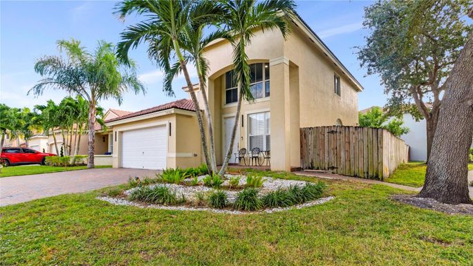 7696 NW 19th St, Pembroke Pines FL 33024