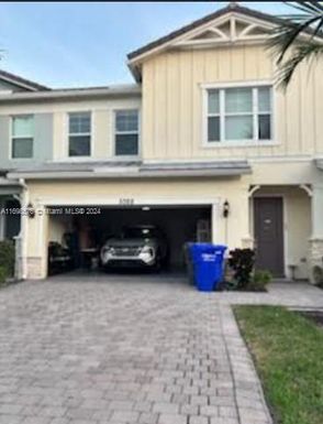 5068 Greenway Dr, Hollywood FL 33021