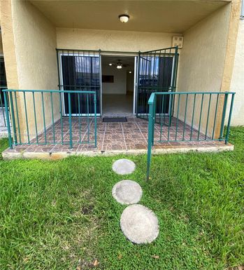 4525 W 20 AV # 123, Hialeah FL 33012