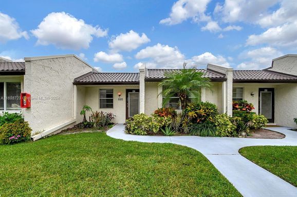 224 Lake Constance Dr, West Palm Beach FL 33411