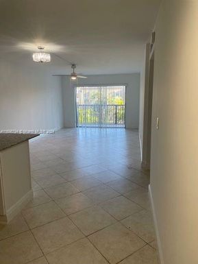 8005 Lake Dr # 213, Doral FL 33166