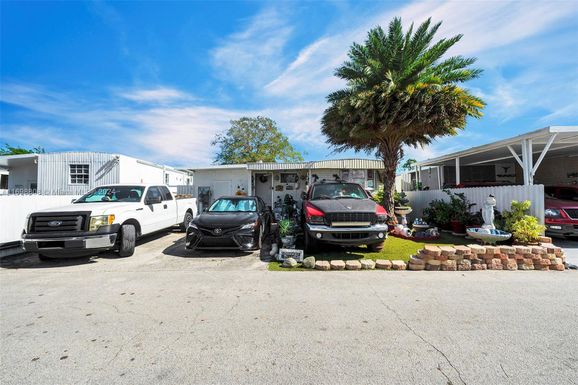 25345 SW SW 129th Pl, Homestead FL 33032