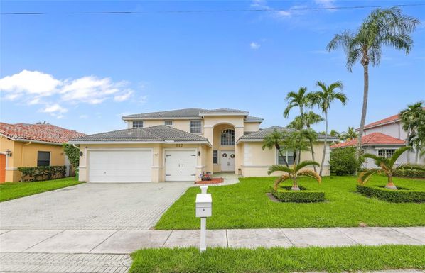 812 SW 159th Dr, Pembroke Pines FL 33027