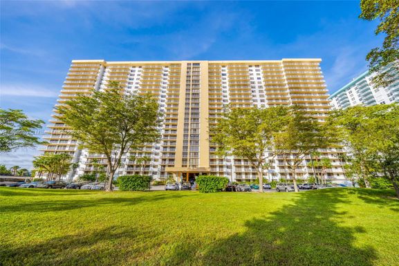 290 174th St # L17, Sunny Isles Beach FL 33160