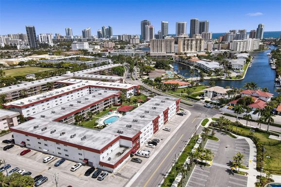 580 Egret Dr # 220, Hallandale Beach FL 33009