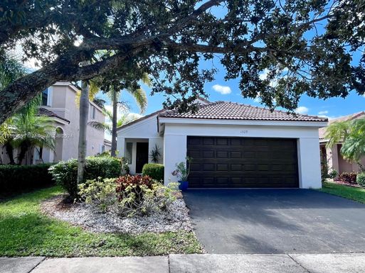 1329 Sabal Trl, Weston FL 33327