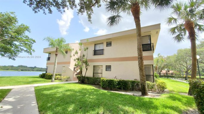 2828 S Carambola Cir S # 1999, Coconut Creek FL 33066